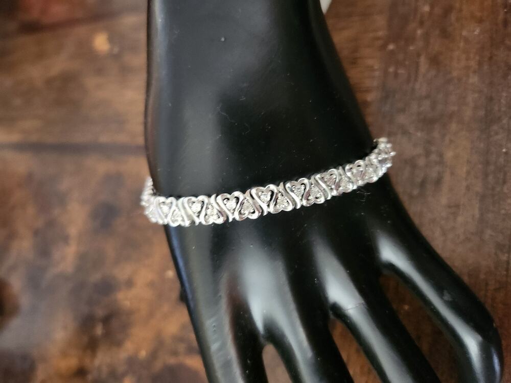 Kay Jewelers tennis hearts bracelet & box